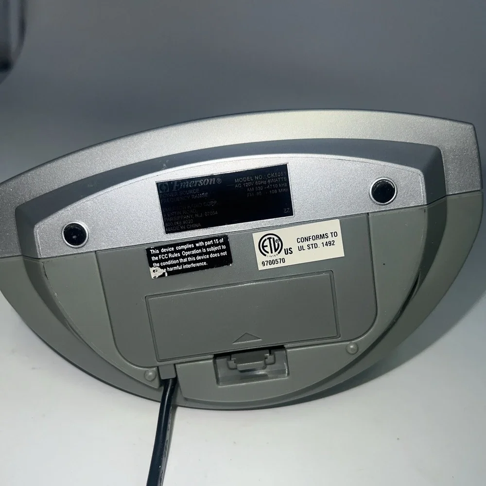 Emerson Dual Alarm Radio/Alarm Clock # CK5051 Grey Silver Vintage Tested Works